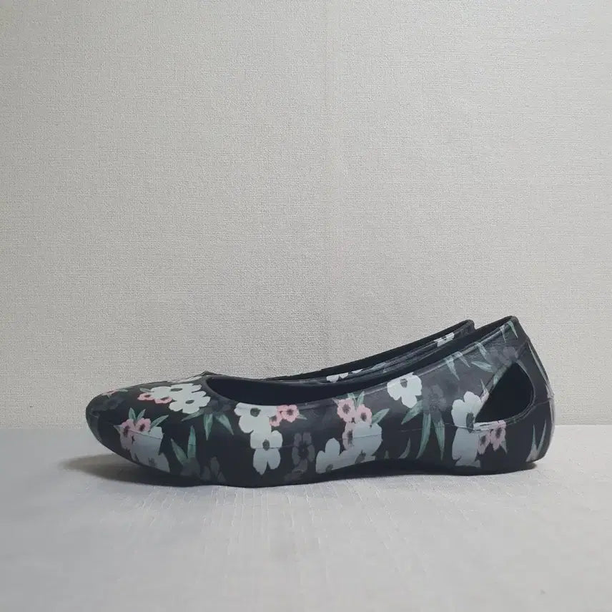 [BUNJANG] Crocs Laura Printed Flat Black Flower Women&