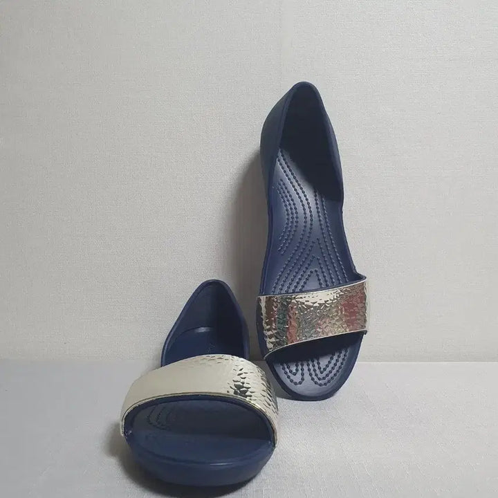 [BUNJANG] Crocs Lina Embellished Dorsay Flat Sandals Navy US W8 / 250mm 크록스 리나 엠벨리쉬드 도르세이 네이비 플랫 샌들  W8