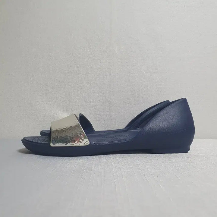 [BUNJANG] Crocs Lina Embellished Dorsay Flat Sandals Navy US W8 / 250mm 크록스 리나 엠벨리쉬드 도르세이 네이비 플랫 샌들  W8
