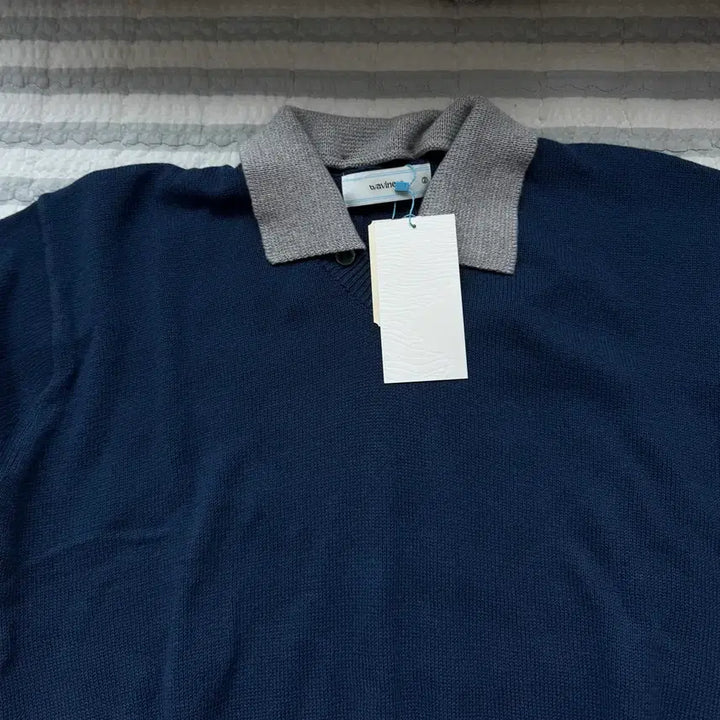 [BUNJANG] Waviness Toggled Petal Collar V-Neck Half Knit Blue Grey / 웨이비니스 토글드 페탈 카라 브이넥 하프 니트 블루 그레이 2size