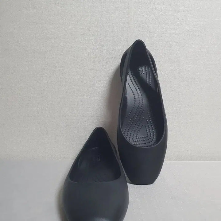 [BUNJANG] Crocs Sloane Flat Shoes Black / 230mm 크록스 슬론 플랫슈즈 블랙