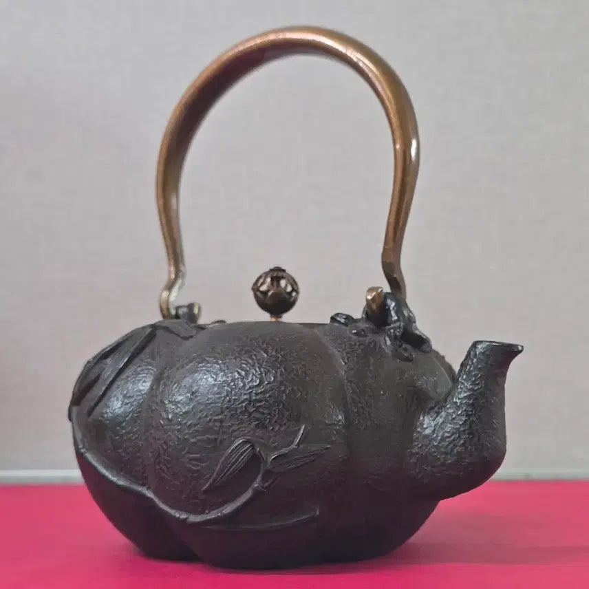 [BUNJANG] Kimon-do Cast Iron Teapot (Tang-gwan) - Bamboo Design / 일본 귀문당 무쇠 주전자(탕관)