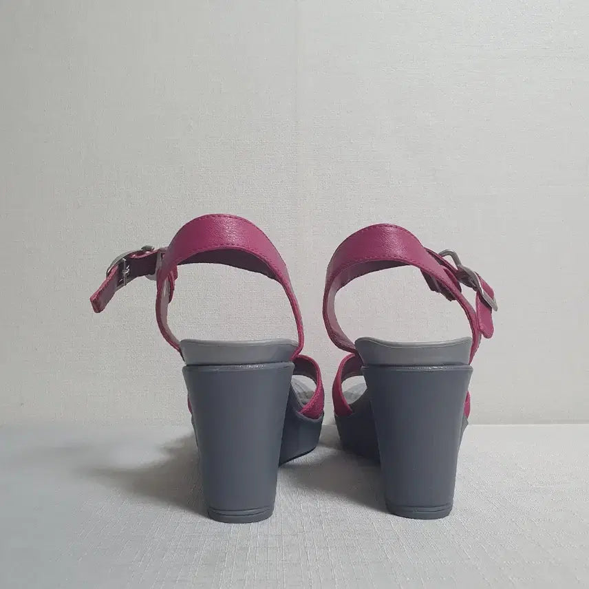 [BUNJANG] Crocs RayWedge 2 Ankle Strap Wedge Sandals / 230mm 크록스 레이웨지2 앵클 스트랩 웨지 샌들 핫핑크 그레이