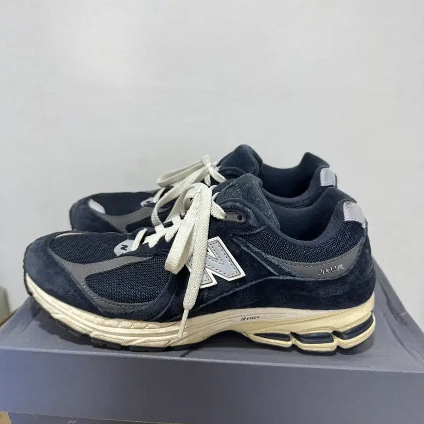 [BUNJANG] New Balance 2002R Eclipse Castle Rock (265mm) / 뉴발란스 2002r 이클립스 캐슬락 265 사이즈 판매합니다
