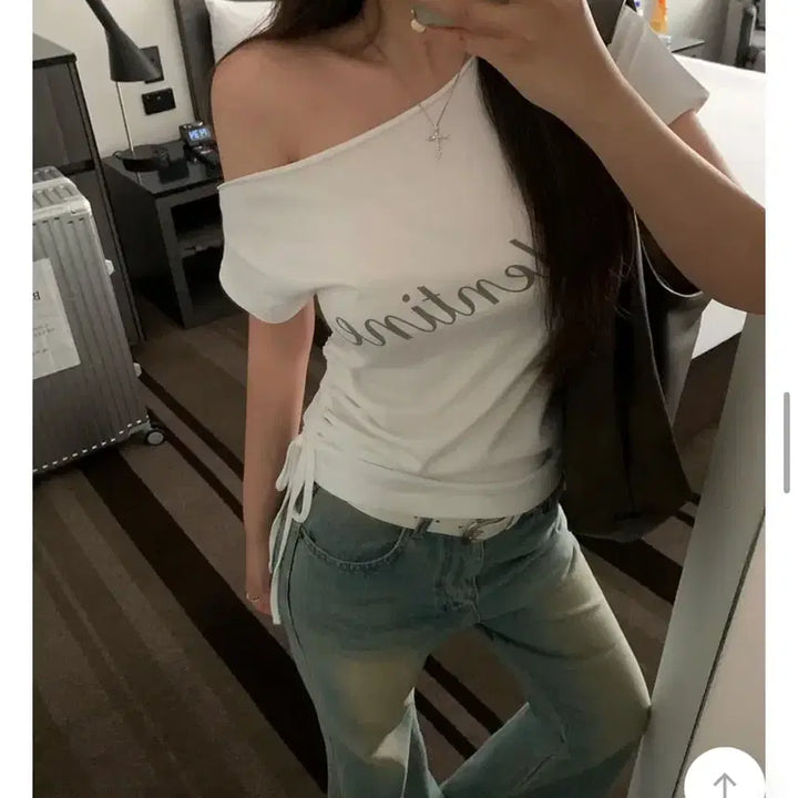 [BUNJANG] Baydely Off-Shoulder T-Shirt White / (한번착용) 지그재그 베이델리 오프숄더 티셔츠 화이트