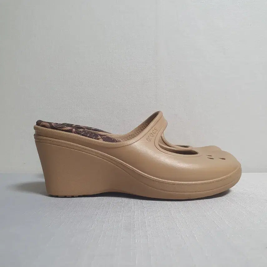 [BUNJANG] Crocs Francis Wedge Sandals Beige W6 / 230mm 크록스 프랜시스 웨지샌들 통굽 샌들 베이지 W6