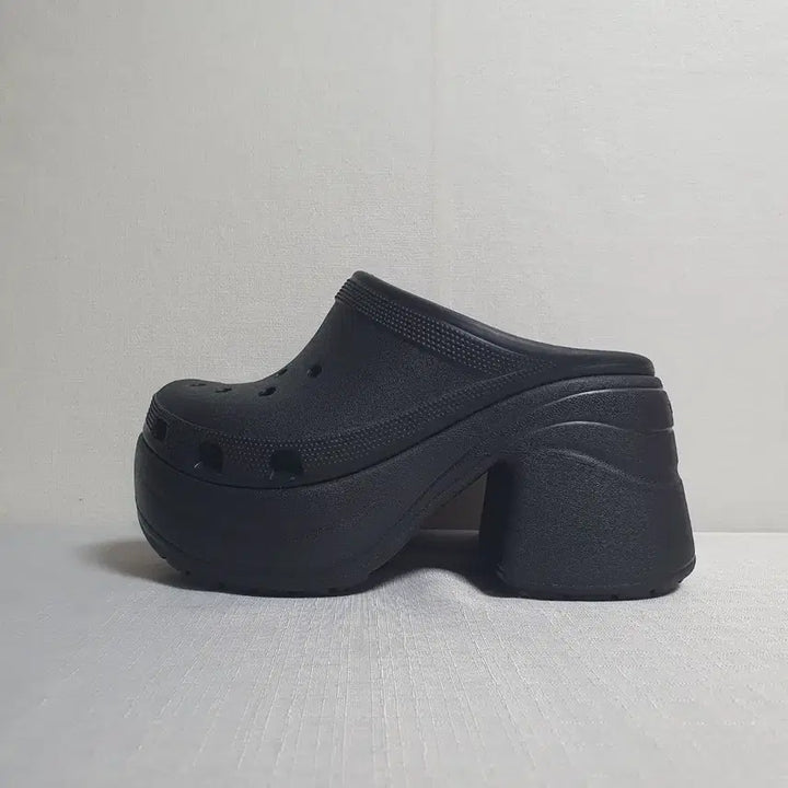 [SOLD OUT] 230mm 크록스 사이렌 클로그 통굽 샌들 블랙 W6
