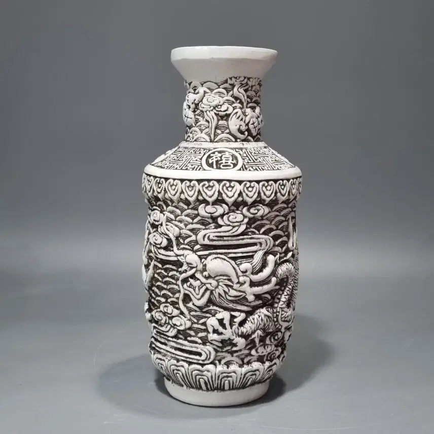 [BUNJANG] Wang Bingrong Style White Porcelain Relief Dragon Vase / 백자 양각운용문 봉추병. 고37