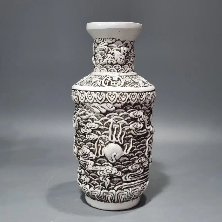 [BUNJANG] Wang Bingrong Style White Porcelain Relief Dragon Vase / 백자 양각운용문 봉추병. 고37