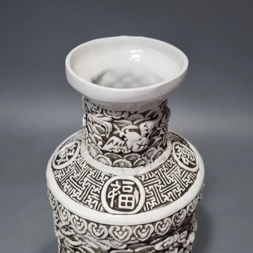 [BUNJANG] Wang Bingrong Style White Porcelain Relief Dragon Vase / 백자 양각운용문 봉추병. 고37