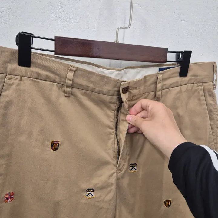 [BUNJANG] Polo Ralph Lauren Shield Embroidery Trousers Size 31 / 폴로 랄프로렌 방패 자수 바지 31