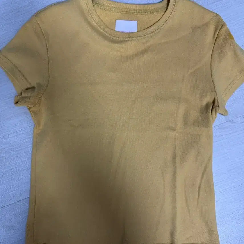 [BUNJANG] Ribbonbit Bare Tee Yellow / 리본빛 bare tee yellow