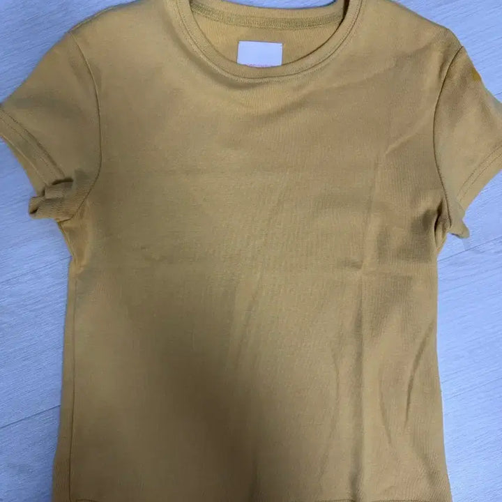 [BUNJANG] Ribbonbit Bare Tee Yellow / 리본빛 bare tee yellow