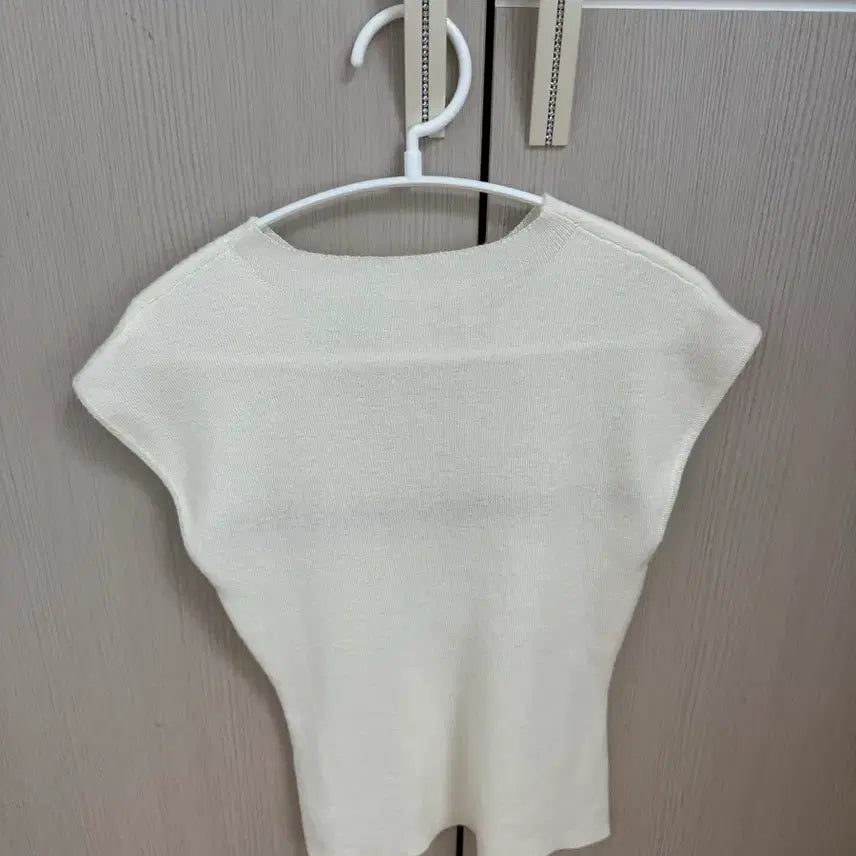 [BUNJANG] Two-Tone Color Block Cap Sleeve Knit / 투톤 배색 캡소매 니트