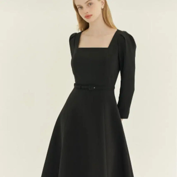 [BUNJANG] LeRomang Square-Neck Flare Dress with Added Belt / [상태 최상] 벨트 추가 증정 르로망 스퀘어넥 플레어 원피스