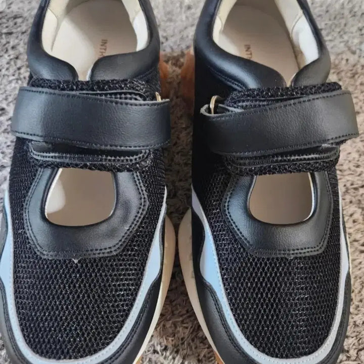 [BUNJANG] Black Casual Sneakers (Size 225) / 225  운동화