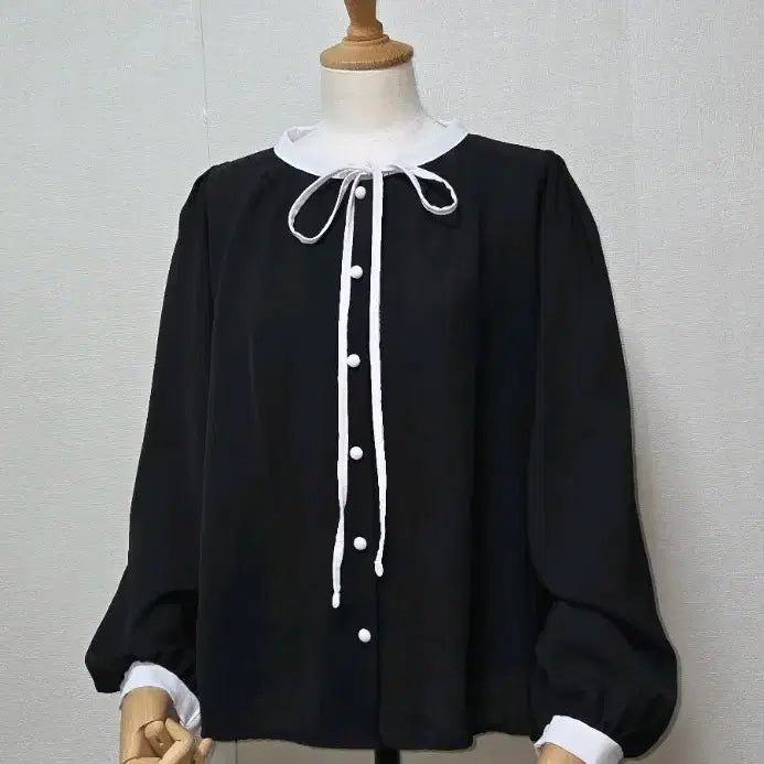 [SOLD OUT] 블랙 배색 리본 블라우스