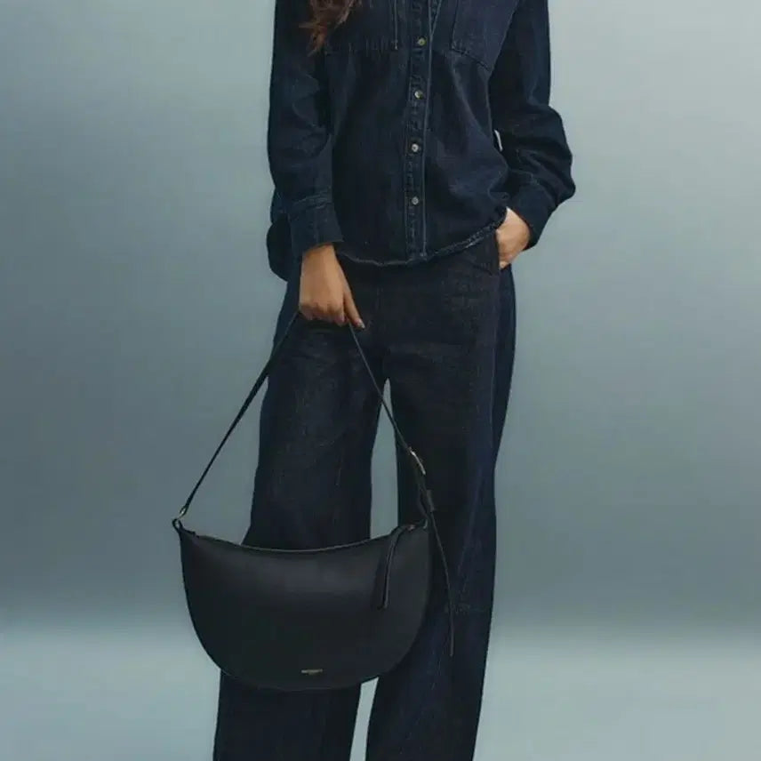 [BUNJANG] Mtown City Half Moon Crossbody Bag Large / 메트로시티 하프문 크로스백 라지