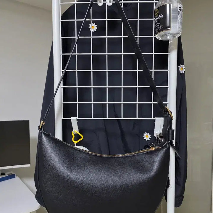 [BUNJANG] Mtown City Half Moon Crossbody Bag Large / 메트로시티 하프문 크로스백 라지
