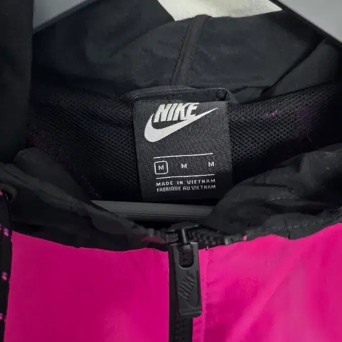 [BUNJANG] Nike Hooded Windbreaker Jacket M Black/Pink / 나이키 후드 바람막이 M 블랙/핑크