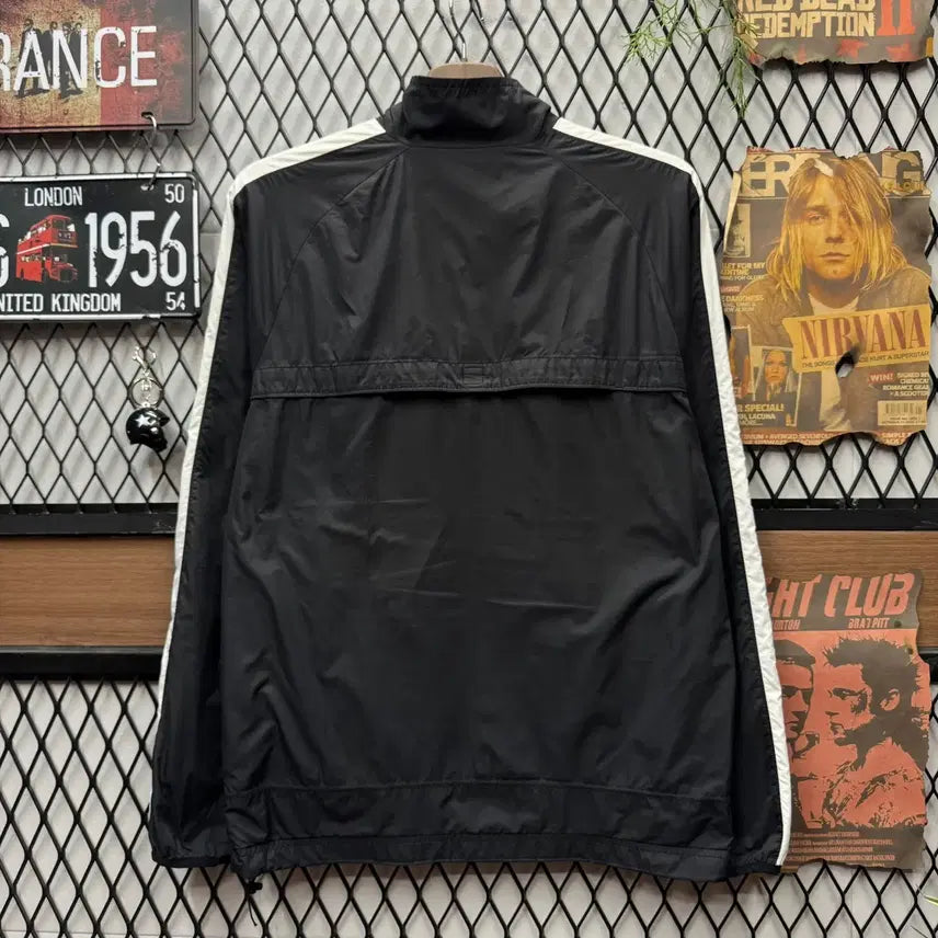 [BUNJANG] Nike Track Windbreaker Jacket Black White / 나이키 트랙 바람막이 전면 로고 포인트 블랙 화이트