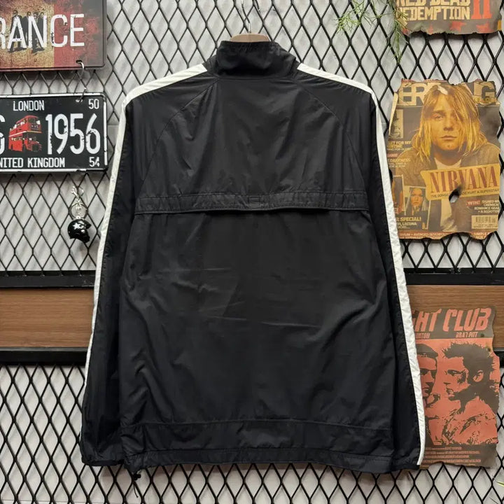[BUNJANG] Nike Track Windbreaker Jacket Black White / 나이키 트랙 바람막이 전면 로고 포인트 블랙 화이트