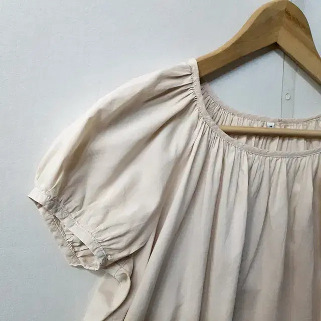 [BUNJANG] Muji Tencel Shirring Blouse Beige / 무인양품 텐셀 셔링 블라우스 베이지