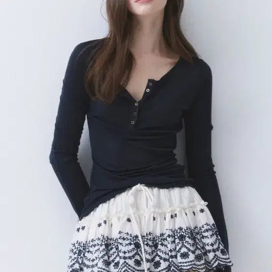 [BUNJANG] Thetis Garden Lace Skirt Short Version / 더티스 THE TIS 가든 레이스 스커트 숏버전 구해여ㅠㅠㅠ