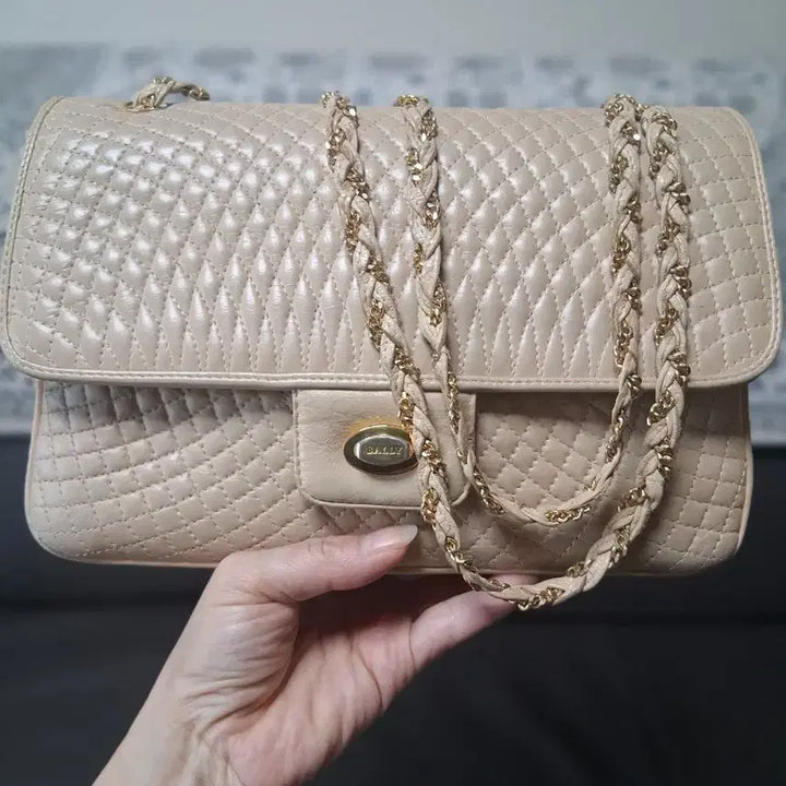 [BUNJANG] Bally Quilting Chain Shoulder Bag Beige / Bally 발리 퀼팅 체인 숄더백 베이지