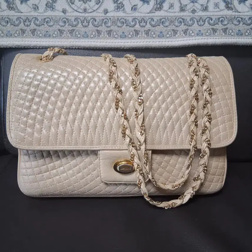 [BUNJANG] Bally Quilting Chain Shoulder Bag Beige / Bally 발리 퀼팅 체인 숄더백 베이지