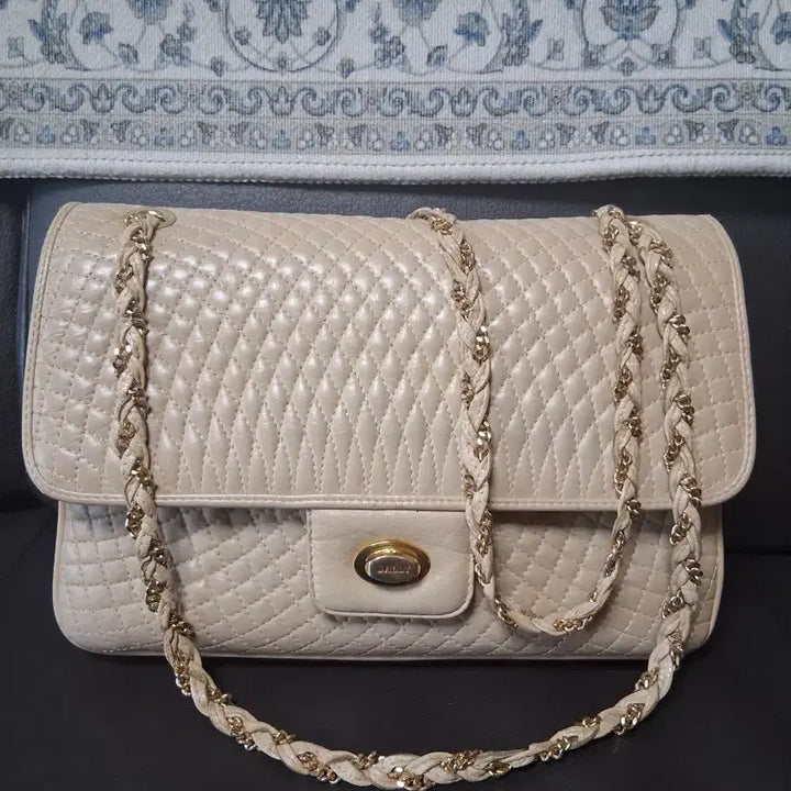 [BUNJANG] Bally Quilting Chain Shoulder Bag Beige / Bally 발리 퀼팅 체인 숄더백 베이지
