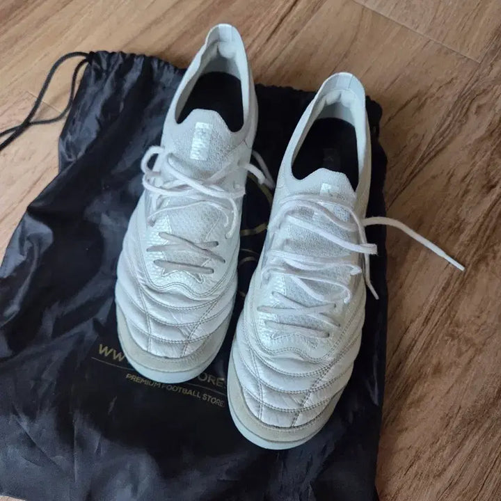 [BUNJANG] Mizuno Morelia Sala Beta JP TF Soccer Cleats / 미즈노 모렐리아 살라 베타 jp tf