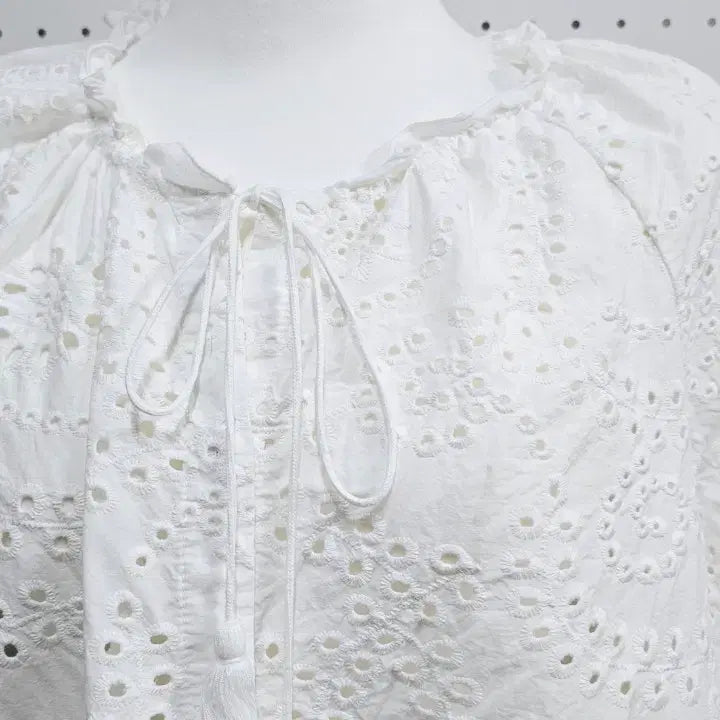 [BUNJANG] Son Jung Wan Eyelet Punching Blouse White / SJ WANI 아일렛 펀칭블라우스 손정완 화이트 넥프릴 자수블라우스