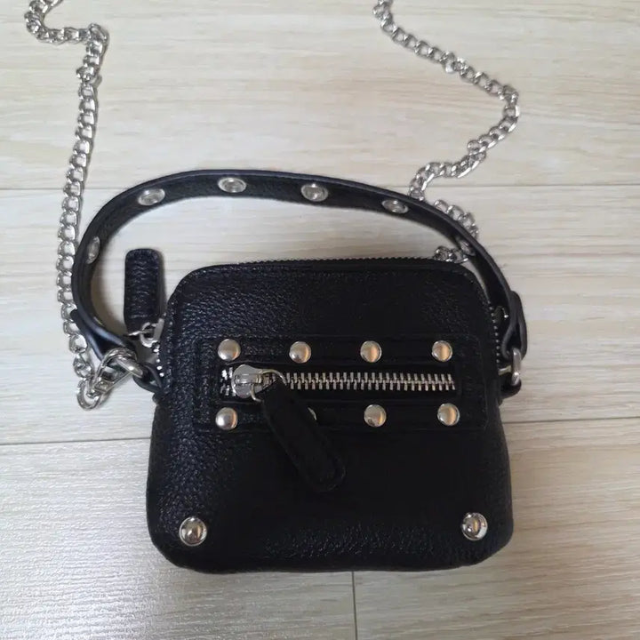 [BUNJANG] Black Chain Mini Crossbody Bag / (실착1회) 블랙 체인 미니크로스백