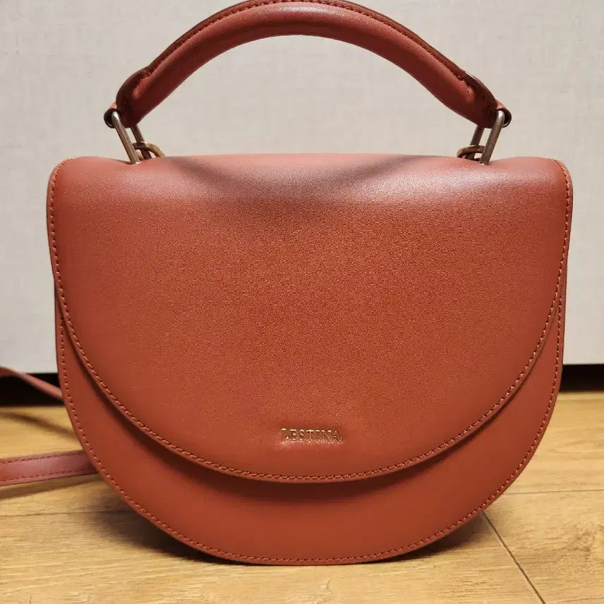 [BUNJANG] J.ESTINA Half Moon Shoulder Bag / 제이에스티나 하프문 숄더백