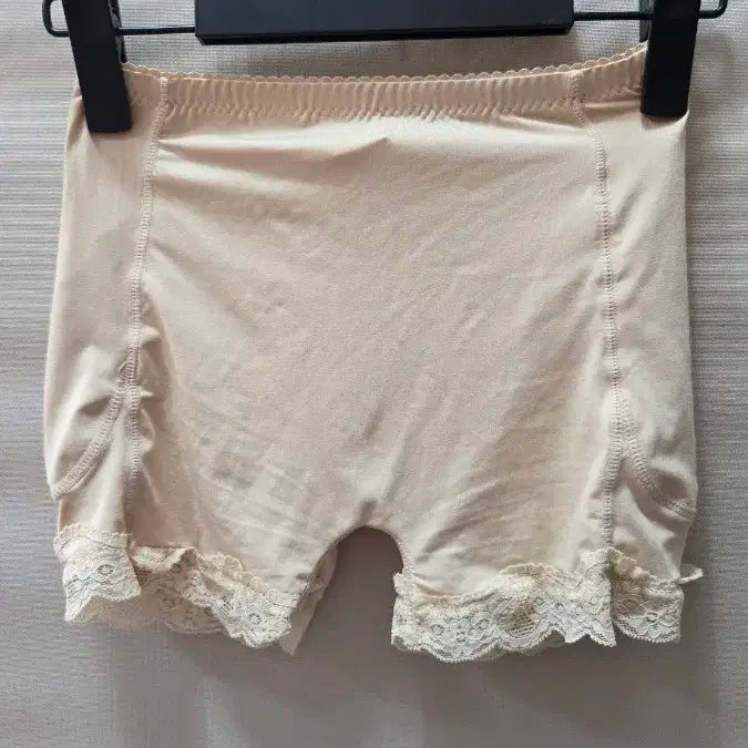 [BUNJANG] Peach Lace Hip-Up Padded Underwear / 거들S
