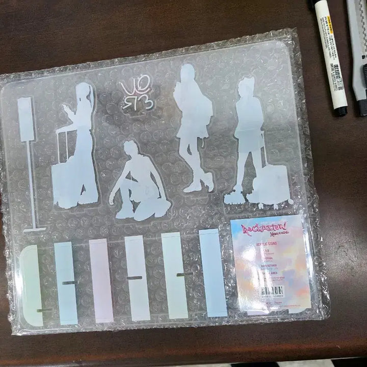 [BUNJANG] QWER Homecoming Acrylic Stand / QWER 홈커밍 아크릴 스탠드 새상품 5.0에 판매합니다