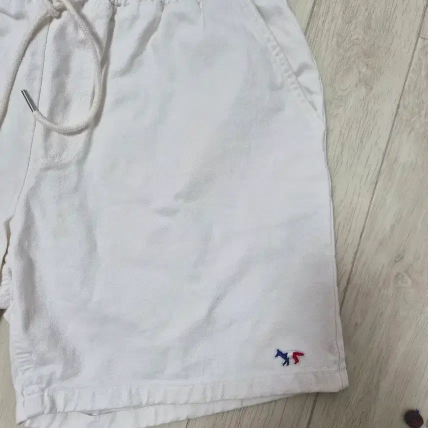 [BUNJANG] Maison Kitsuné White Logo Drawstring Shorts / 메종키츠네 화이트 반바지