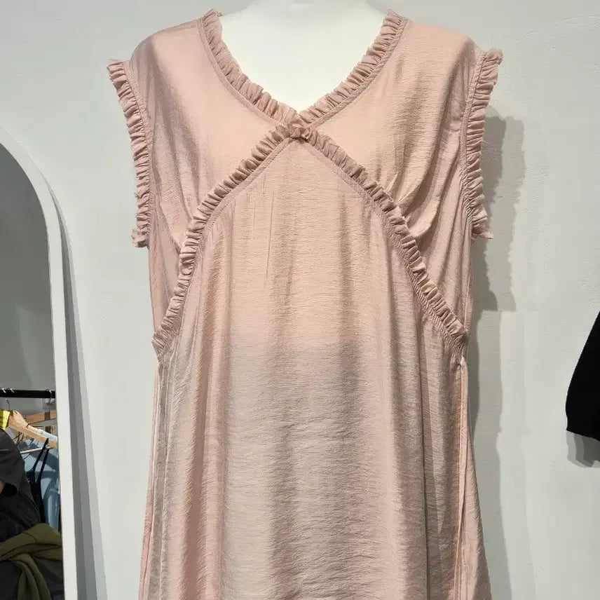 [BUNJANG] Pink Frill Sleeveless Blouse / 핑크 프릴  민소매 블라우스