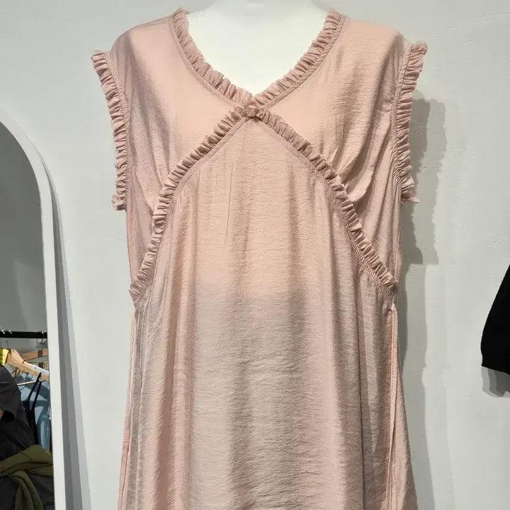 [BUNJANG] Pink Frill Sleeveless Blouse / 핑크 프릴  민소매 블라우스