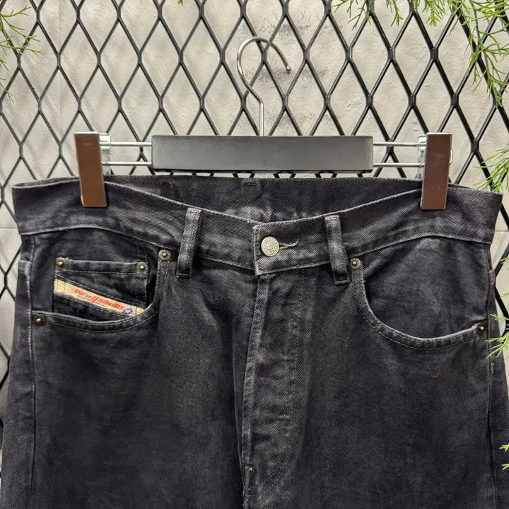 [BUNJANG] 90s Diesel Industry Fellow Denim Pants with Rear Patch Detail / 90s 디젤 인더스트리 펠로우 데님 팬츠 후면 패치 포인트 흑청