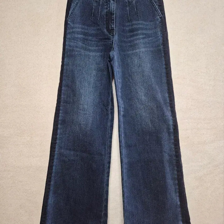 [BUNJANG] Brand Wide Bootcut Jeans with Side Wash Detail / (새상품)  브랜드 통부츠컷  사이드 줄 워싱 데님