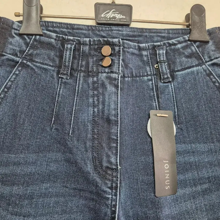 [BUNJANG] Brand Wide Bootcut Jeans with Side Wash Detail / (새상품)  브랜드 통부츠컷  사이드 줄 워싱 데님