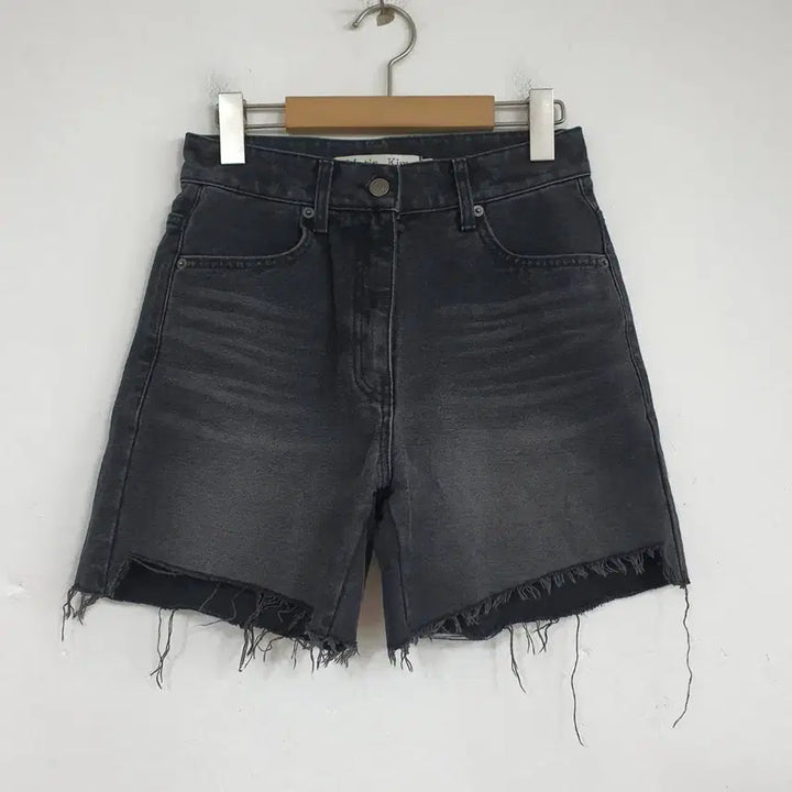 [BUNJANG] Matinkim Black Denim Shorts / 마뗑킴 여성 24년 흑청 데님 반바지 26