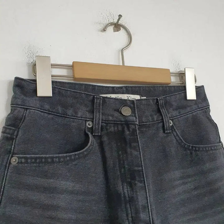 [BUNJANG] Matinkim Black Denim Shorts / 마뗑킴 여성 24년 흑청 데님 반바지 26