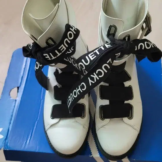[BUNJANG] Lucky Chouette White Walker Boots / 럭키슈에뜨 워커