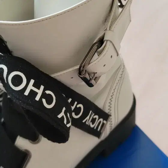 [BUNJANG] Lucky Chouette White Walker Boots / 럭키슈에뜨 워커