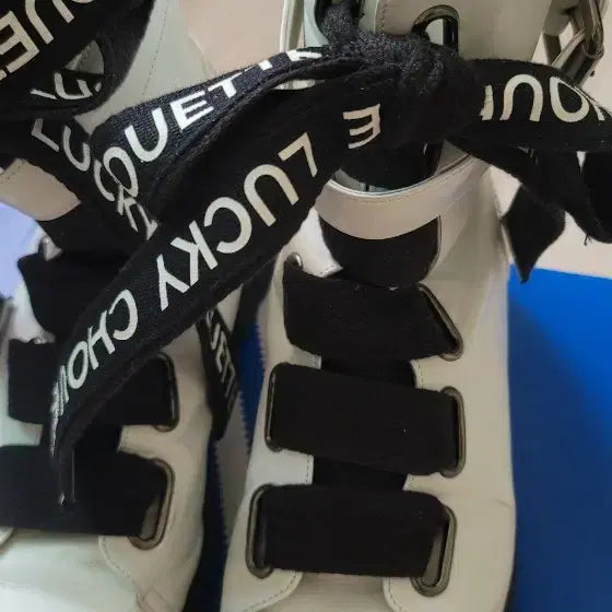 [BUNJANG] Lucky Chouette White Walker Boots / 럭키슈에뜨 워커