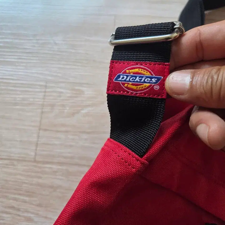 [BUNJANG] Dickies Red Mini Crossbody Bag / 디키즈 레드 미니크로스백 거의새것