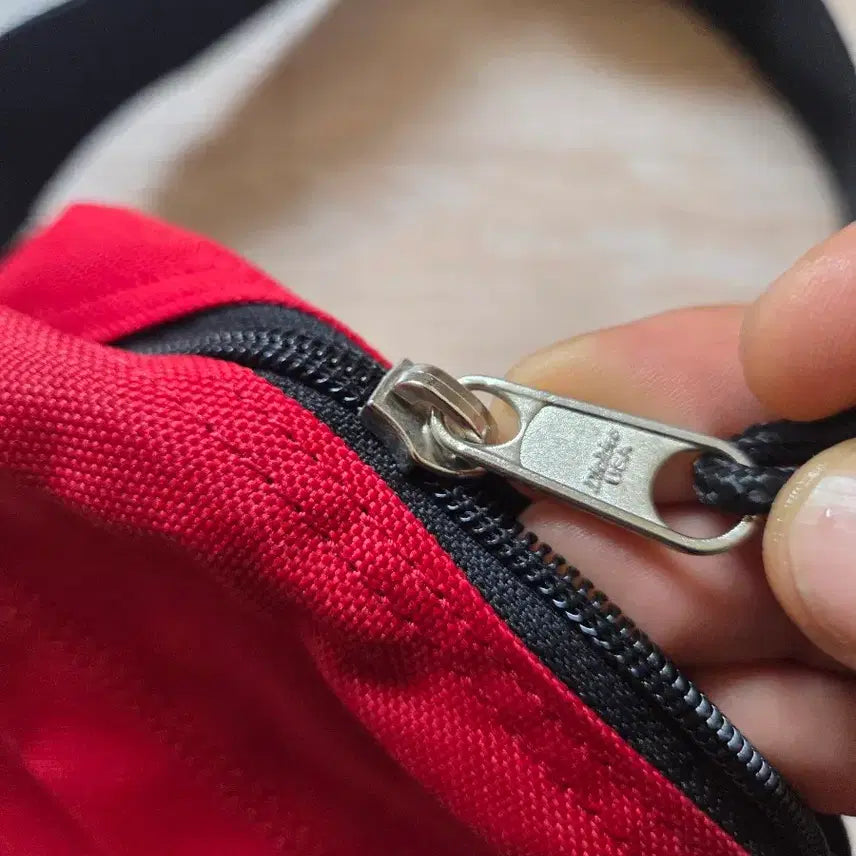 [BUNJANG] Dickies Red Mini Crossbody Bag / 디키즈 레드 미니크로스백 거의새것